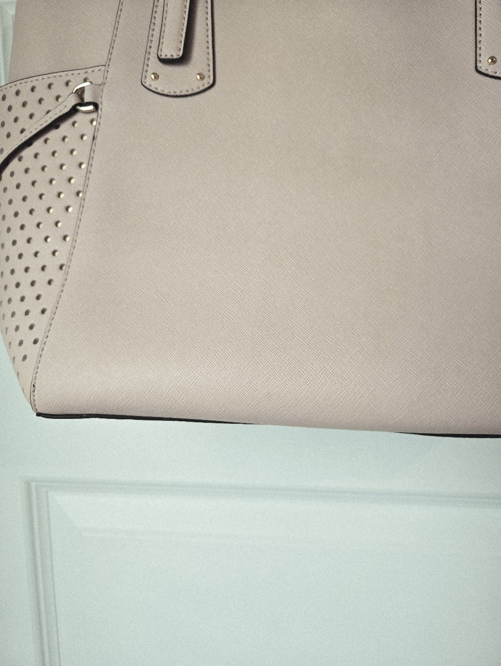 Michael Kors Voyager saffiano Bag - Picture 6 of 12